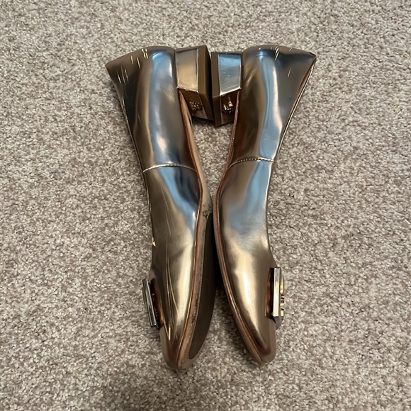 Gold Tory Burch flats with mini heel - Picture 2 of 7